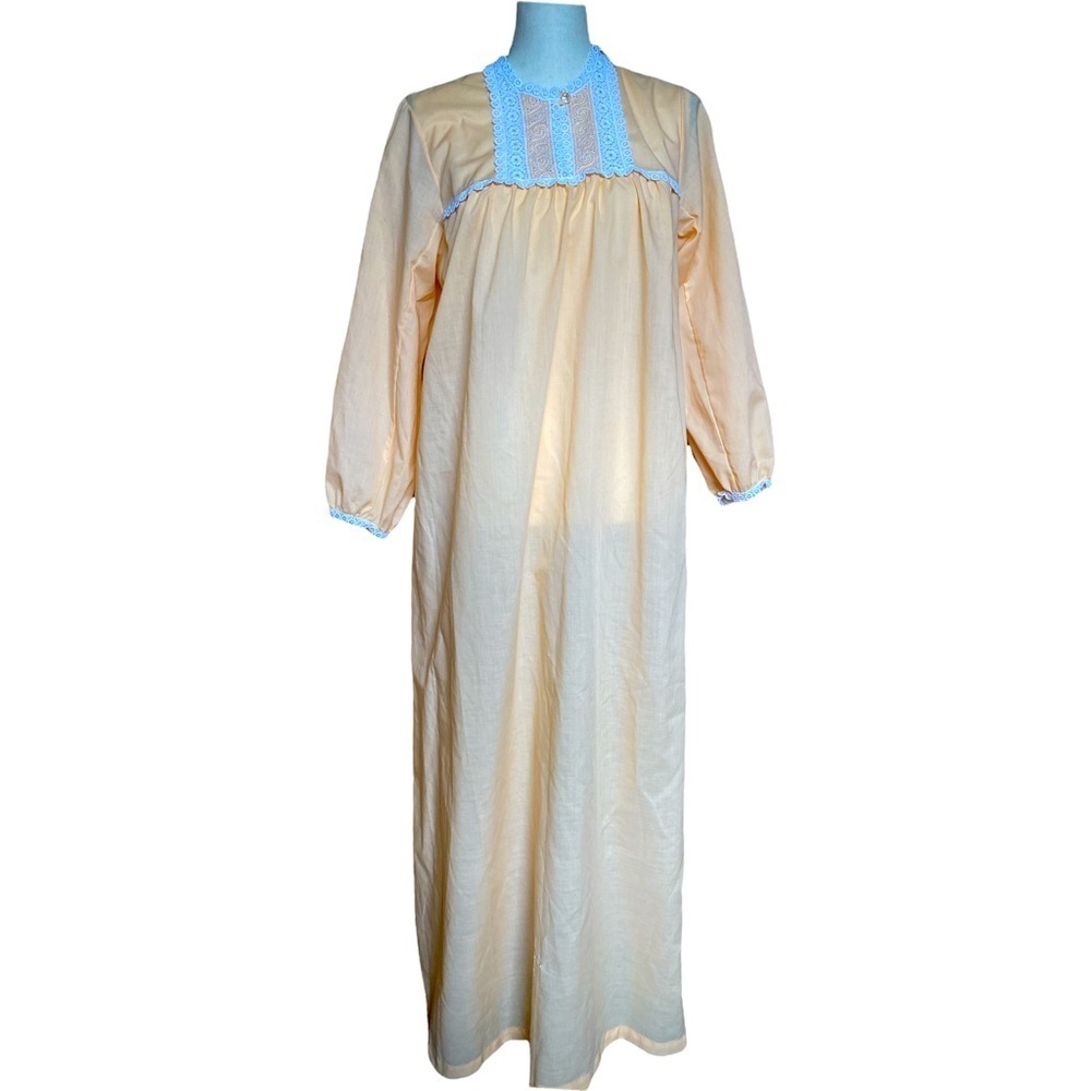 Vintage 1980s cotton blend nightgown‎ women with mother pearl button medium